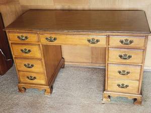lot 58 image: Vintage Desk