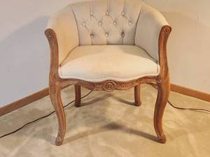 lot 65 image: Vintage Upholstered Chair