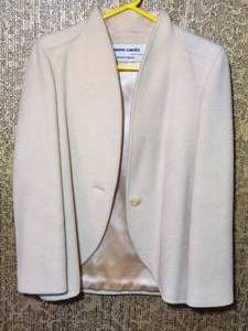 lot 102 image: Womans Pierre Cardin Jacket