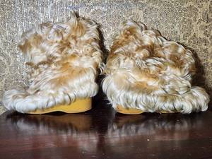 lot 109 image: Vintage LaMondiale Apres Ski Boots