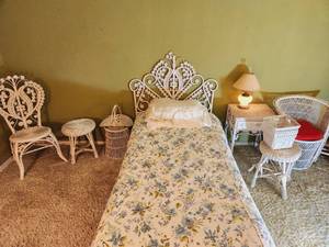 lot 68 image: Vintage Rattan Bedroom Set