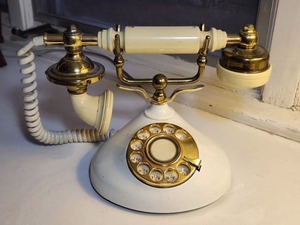 lot 69 image: Vintage Princess Phone