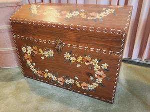 lot 78 image: Painted Pine Trunk