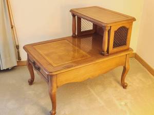 lot 41 image: Vintage End Table