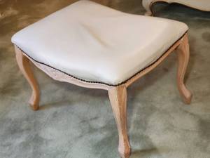 lot 95 image: Vintage Leather Ottoman