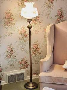 lot 97 image: Vintage Floor Lamp