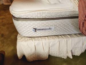lot 94 image: Vintage Hollywood Regency Style Bed