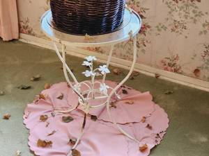 lot 100 image: Vintage Plant Stand