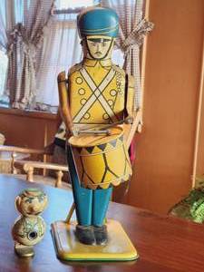 lot 127 image: Vintage Tin Toys