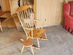 lot 123 image: Vintage Rocker and Side Table
