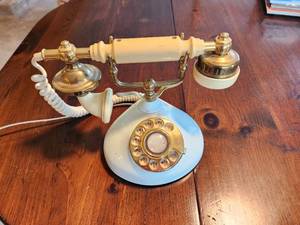 lot 116 image: Vintage Princess Phone
