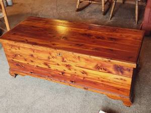 lot 142 image: Vintage Cedar Chest