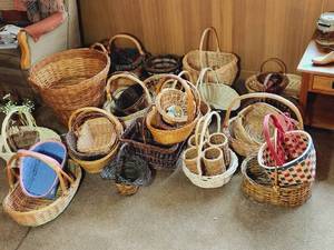 lot 135 image: Basket Lot