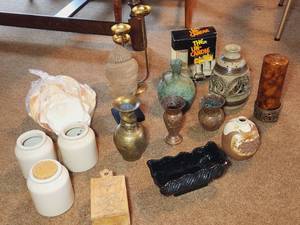 lot 136 image: Vintage Decor #2