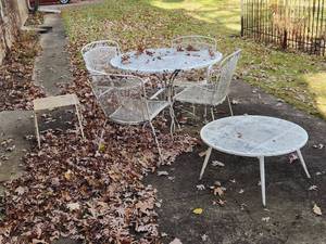lot 146 image: Vintage 7 Pc. Patio Set