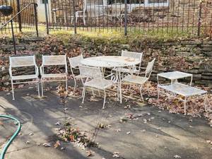lot 147 image: Vintage 8 Pc. Patio Set