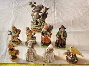 lot 153 image: 9 Vintage China Figurines