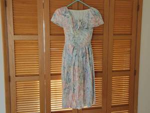 lot 165 image: Vintage Floral Dress