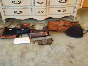 lot 86 image: Purse Lot