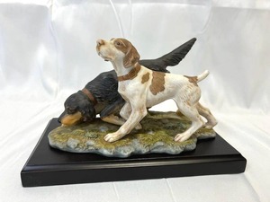 lot 26 image: Vintage 1990 Homco The Hunters Masterpiece Porcelain (9 Long x 5 Tall without the stand)