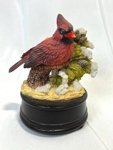 lot 30 image: Vintage Woodland Melodies Cardinal Themed Laras Music Box (5.5 Tall) in Working Condition