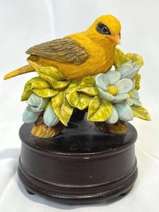 lot 33 image: Vintage Woodland Melodies Over the Rainbow Music Box (5 Tall) in Working Condition