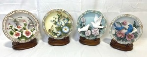 lot 34 image: Vintage Heritage House Collectors Edition Promises of Love Collectors Plates with Stands