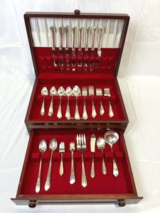 lot 35 image: Vintage Simeon L & George H Rogers Co. Countess II Silver-plate 77-Piece Set