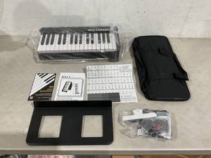 lot 130 image: Cossain Folding Digital Piano with Bluetooth - Black