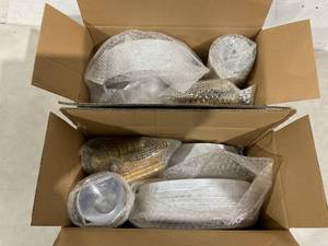 lot 176 image: 600 Piece Gold Plastic Disposable Dinnerware Set