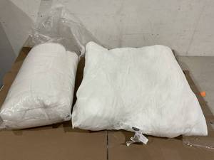 lot 198 image: SET OF 2 - Utopia Bedding Throw Pillows Inserts