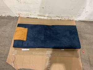 lot 266 image: Bonvivo Easy II Padded Floor Chair - NavyBeige
