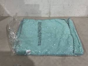 lot 404 image: Linenspa Teal Chenille 2-Piece Bath Mat Set