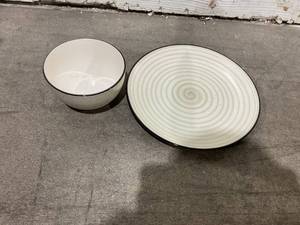 lot 293 image: vancasso Stoneware Dinnerware Sets 24 Pieces