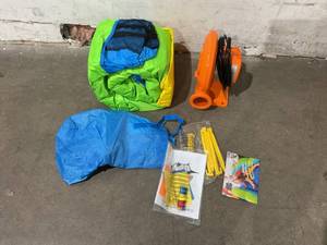 lot 15 image: ACTION AIR Bounce House - Hot Air Balloon and Hoops
