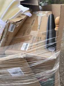 lot 501 image: Wholesale Pallet of Assorted Miscellaneous Items