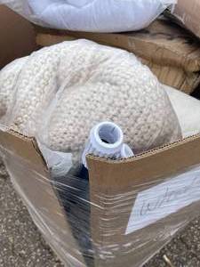 lot 502 image: Wholesale Pallet of Assorted Miscellaneous Items
