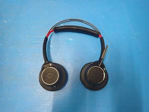 lot 40 image: Plantronics B825 Bluetooth Headset with Mic and Travel Case