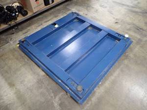 lot 91 image: Industrial Pallet Scale 48 x 48  No Manufacturer or Model Available  Pallet was removed from working enviornment, it was only used for 3 months before the company upgraded to a more heavy duty scale  Does not include power adapter