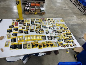 ASSORTMENT OF HINGES, TEE PLATES, CORNERS, MENDING PLATES, CAFE DOOR PIVOT, & HINGE PINS