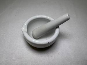 lot 14 image: 24 60 mm Ceramic Mortar and Pestels