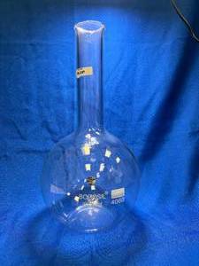lot 53 image: 3000 mL Flat Bottom Florence Flask