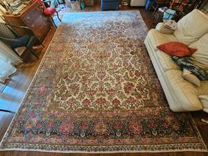 Beautiful Vintage Karmin Oriental Rug
