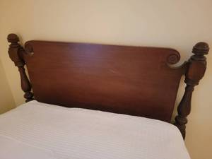 Cozy Antique Handcarved Mahogany Twin Bed Set A