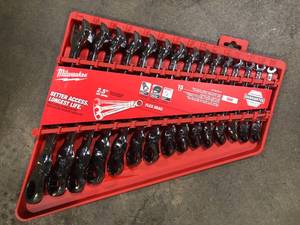 Milwaukee 144-Position Flex-Head Ratcheting Combination Wrench Set SAE (15-Piece) Customer Returns See Pictures