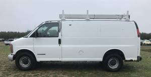 lot 2 image: 1999 GMC Savana Cargo Van