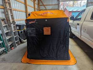 lot 104 image: OTTER TEAM WILD 2 MAN FLIP UP ICE HOUSE