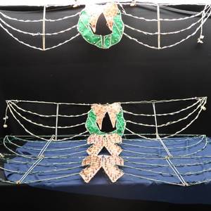 lot 16 image: LIGHTED SWAGS