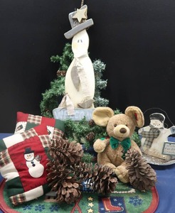 lot 22 image: CHRITSTMAS LOT