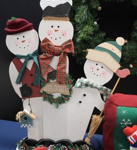 lot 24 image: CHRISTMAS SNOWMAN LOT